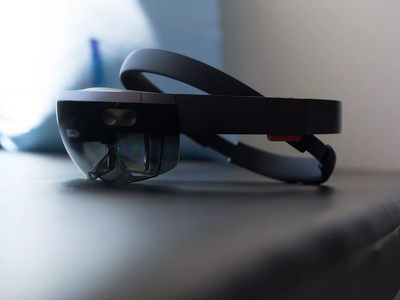Microsoft  HoloLens    2019-