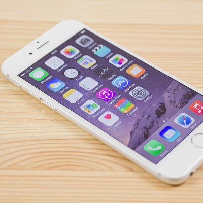 Во французском Дижоне покупатель в магазине Apple перебил почти все iPhone шаром для игры в петанк Во французском Дижоне покупатель в магазине Apple перебил почти все iPhone шаром для игры в петанк