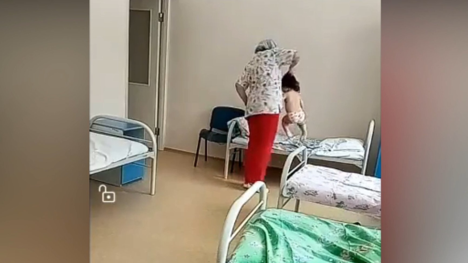 Медсестра с темными волосами напросилась на жесткую порку в палате