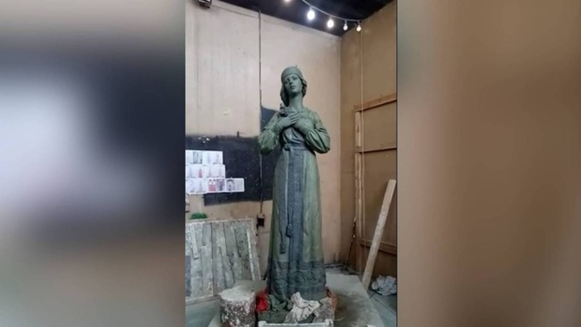 Новая статуя Аленки в Нововоронеже
