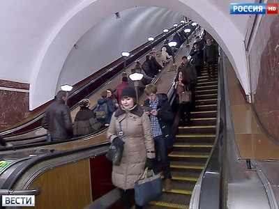 Московское метро сокращает дежурных у эскалаторов