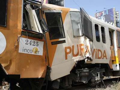 В Коста-Рике два поезда столкнулись лоб в лоб
