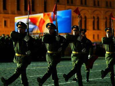 Навстречу празднику Победы: москвичи увидели первую репетицию военного парада