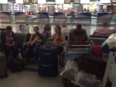 Больше сотни российских туристов застряли в аэропорту Стамбула