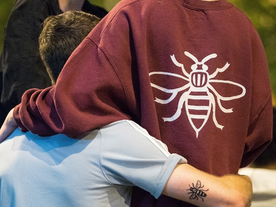 Тату-салон отказался отдать жертвам теракта в Манчестере собранные для них деньги