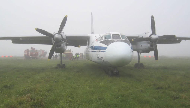 В аэропорту Якутска пассажирский борт получил повреждение при посадке