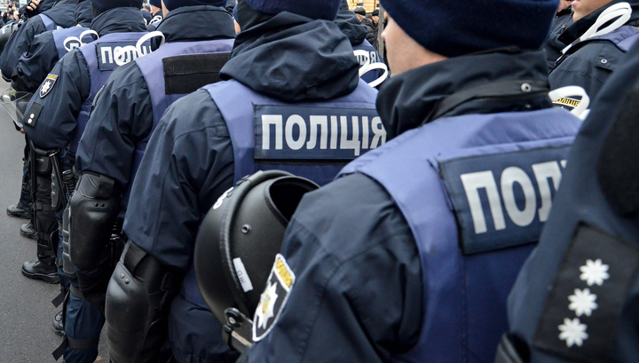 13 пострадавших: украинские полицейские получили порцию газа на избирательном участке