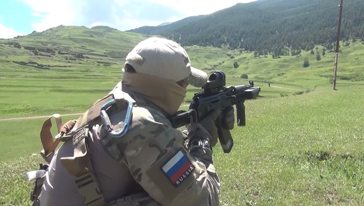 Появилось видео с места уничтожения главаря банды боевиков в Дагестане