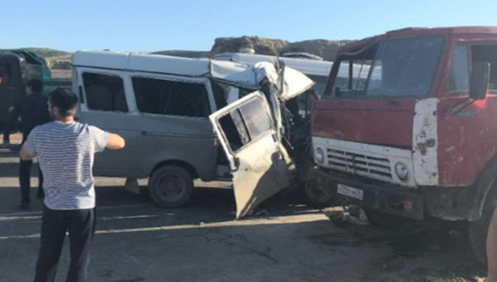 Крупное ДТП в Дагестане: двое погибли, семнадцать пострадали