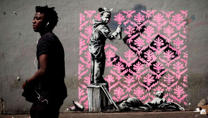 Бэнкси изрисовал центр Парижа граффити в поддержку мигрантов