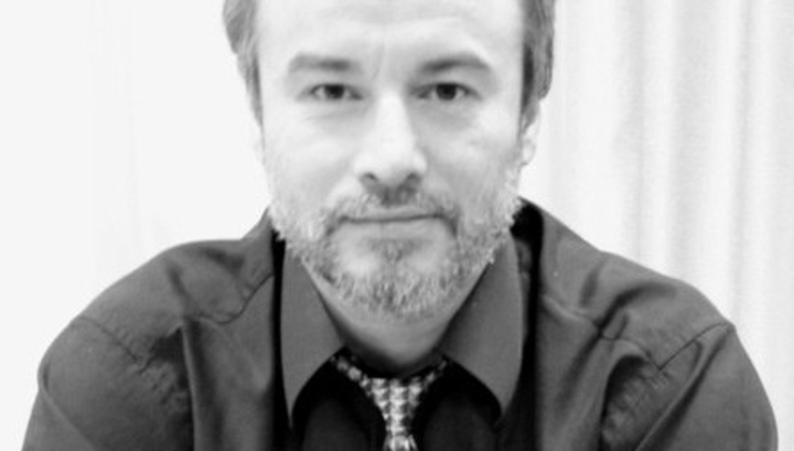 Актер и драматург Каюмов скончался после падения в оркестровую яму районного ДК