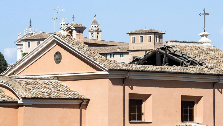 Обрушилась крыша одного из храмов Римского форума