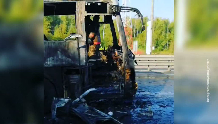 Под Подольском сгорел пассажирский автобус