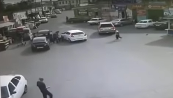 Астраханская продавщица сбила на рынке ребенка и отвезла его в больницу