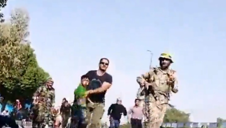 Появились новые кадры теракта на военном параде в Иране