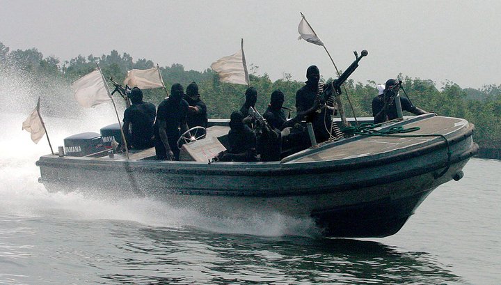 У берегов Нигерии пираты похитили членов экипажа швейцарского сухогруза
