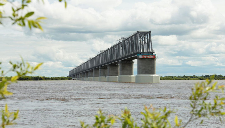 Китай достроил свою часть первого ж/д моста через Амур
