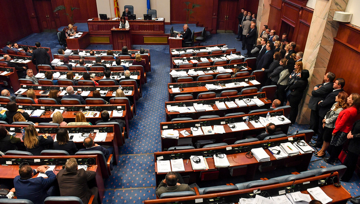 Ради вступления в ЕС и НАТО парламент Македонии поддержал переименование страны