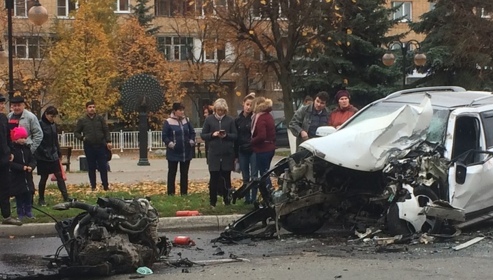 Кроссовер лишился двигателя после столкновения с автобусом в Серпухове