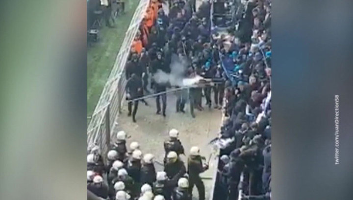 Немецкие фанаты подрались с полицией в туалетах стадиона и отступили со счетом 5:40