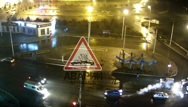 В Астрахани таксист гонялся за пешеходом, чтобы его сбить. Видео