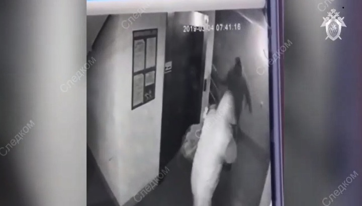 СК обнародовал видео убийства предпринимателя в подъезде жилого дома в Орске
