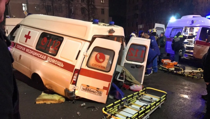 Появилось видео страшной аварии со скорой помощью в Подольске
