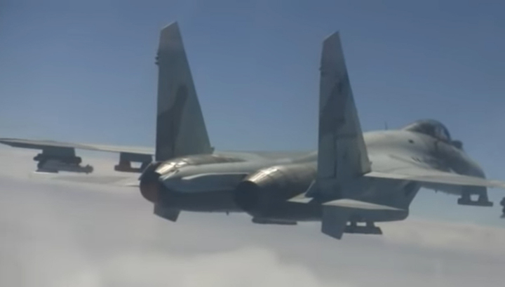 Минобороны показало, как Су-27М взлетели под ливнем
