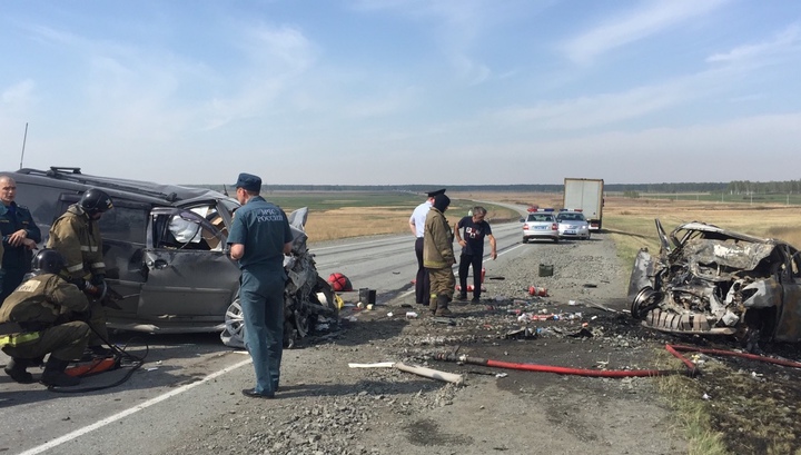Три человека заживо сгорели после ДТП в Челябинской области