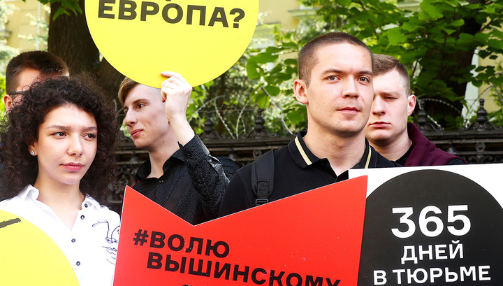 Волю Вышинскому! В Москве прошла акция солидарности с арестованным на Украине журналистом
