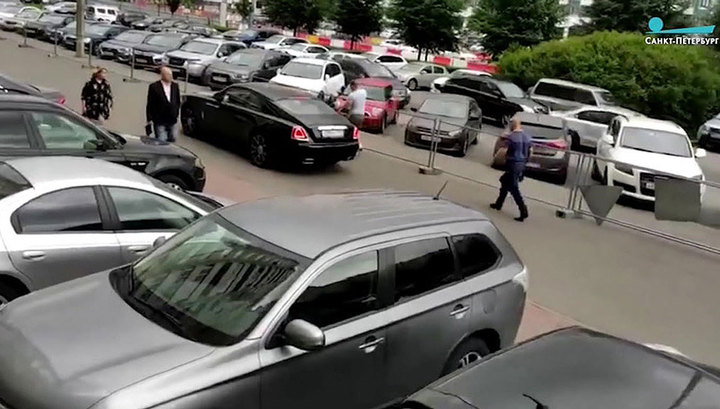 Напавший на петербуржца агрессивный водитель Rolls-Royce задержан