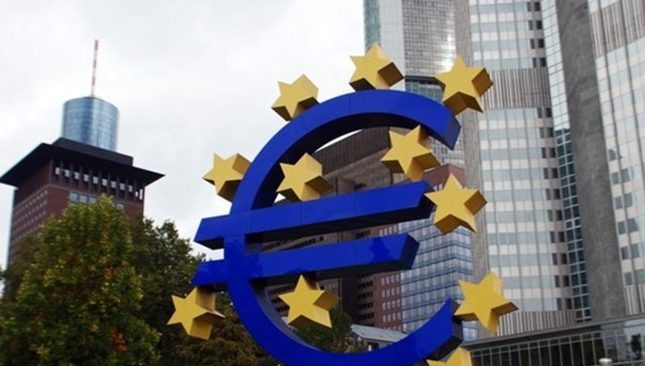 Положительное сальдо текущего счета еврозоны в июне снизилось