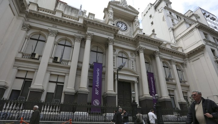 Аргентина вводит контроль за движением капитала