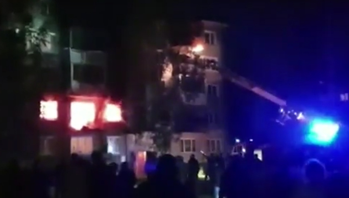 Исключено, что самогонный аппарат стал причиной взрыва и пожара в доме в Ангарске