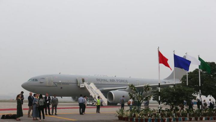 Самолет принца Уильяма из-за грозы не смог сесть в Исламабаде