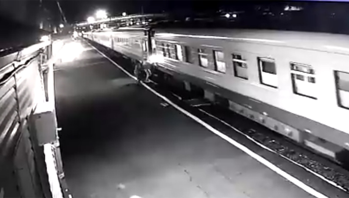 Опаздывающая пассажирка догоняла поезд и лишилась ноги