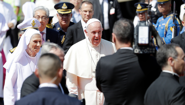 Папа Римский сравнил брак с тюрьмой и посоветовал молиться