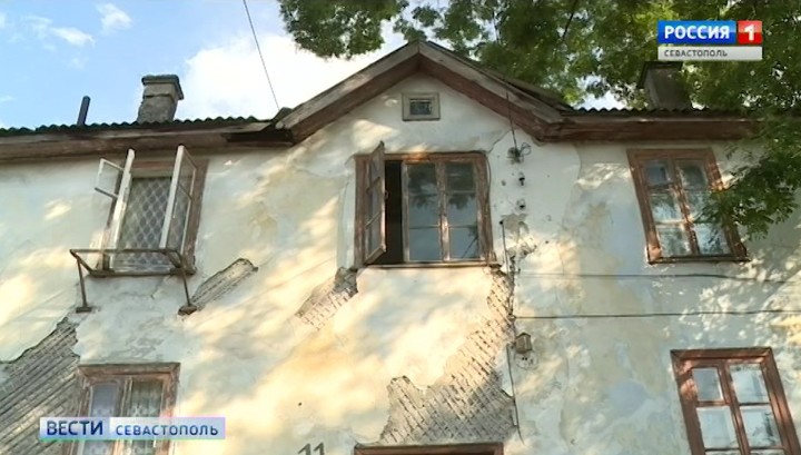 Севастополь и Крым получили неуд за переселение людей из аварийного жилья
