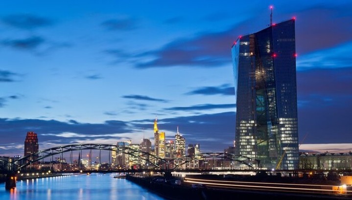 ЕЦБ хочет улучшить ситуацию в банковском секторе Европы за счет слияний