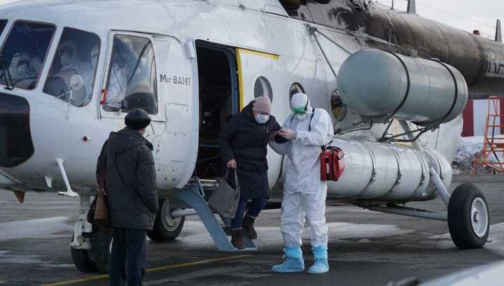 Старателей с подозрением на коронавирус на вертолете доставили в Магадан