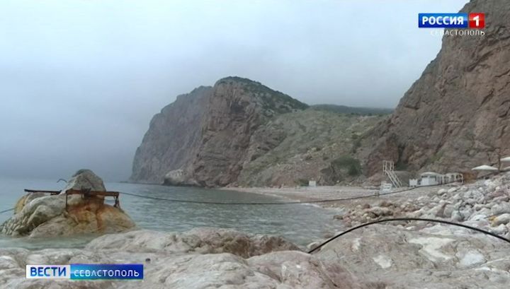 Пляжи Севастополя в режиме ограничений оккупировали вандалы
