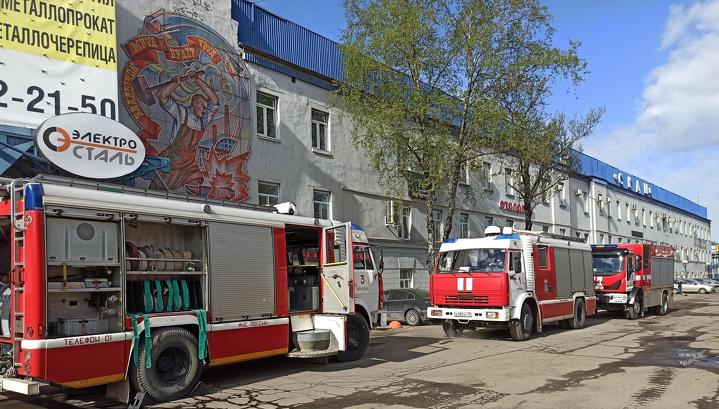 Эксперты МЧС выясняют причины пожара на вологодском заводе СКДМ