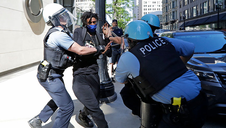 240 человек задержаны в Чикаго во время беспорядков