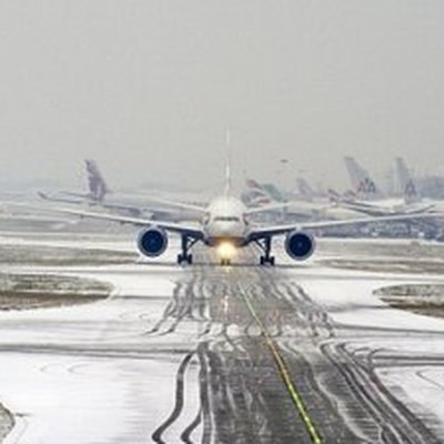 Летевший в Китай самолет совершил вынужденную посадку во Владивостоке Летевший в Китай самолет совершил вынужденную посадку во Владивостоке