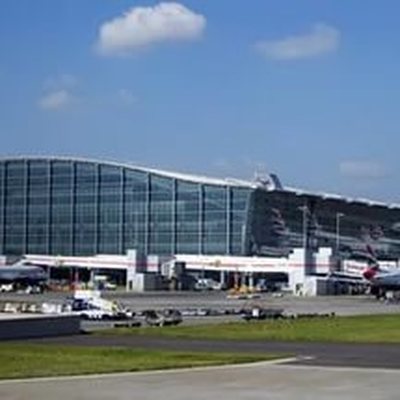 Власти Британии планируют снять ограничение на провоз жидкостей в аэропортах Власти Британии планируют снять ограничение на провоз жидкостей в аэропортах
