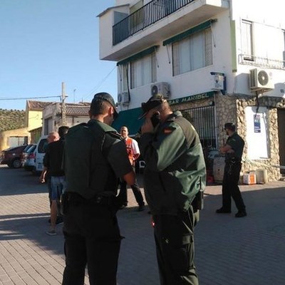 В одном из баром испанского муниципалитета Кастрильо-Техерьего мужчина устроил стрельбу В одном из баром испанского муниципалитета Кастрильо-Техерьего мужчина устроил стрельбу