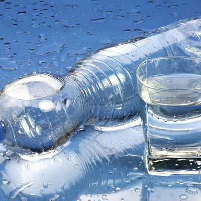 Борьба с контрафактом на рынке питьевой бутилированной воды стала темой совещания в СФ Борьба с контрафактом на рынке питьевой бутилированной воды стала темой совещания в СФ