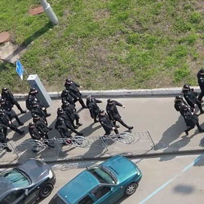 Взрывотехники проверяют стадион Взрывотехники проверяют стадион