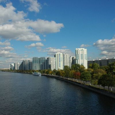 Спасатели вытащили из Москвы-реки мужчину, прыгнувшего в воду на спор Спасатели вытащили из Москвы-реки мужчину, прыгнувшего в воду на спор