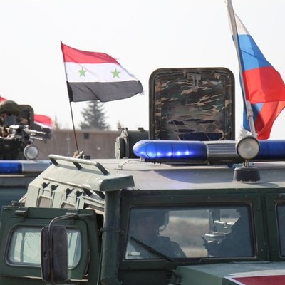 Колонна российской военной полиции прибыла в сирийский город Кобани Колонна российской военной полиции прибыла в сирийский город Кобани